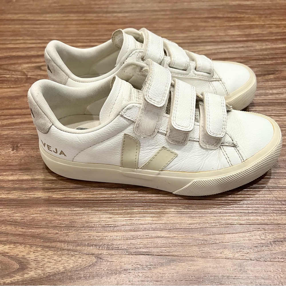 Recife Sneaker in Extra White & Pierre & Natural